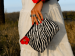 Pleated clutch bag zèbre