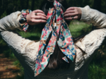 Long tail scrunchie cerise en fleur