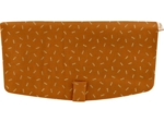 Flap of shoulder bag caramel golden straw