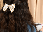 Bow tie hair slide rayé or blanc