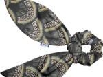 Short tail scrunchie forêt de plumes