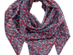 Pom pom scarf romance fleurie