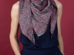 Pom pom scarf camelias rubis