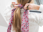 Long tail scrunchie rouge corolle