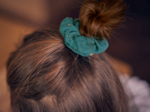 Small scrunchie gaze pois or eucalyptus