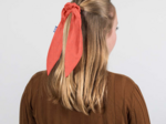 Short tail scrunchie gaze dentelle corail