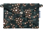 Little envelope clutch fireflies