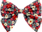 Bow tie hair slide tapis rouge