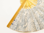 Hand-held fan toile de biche