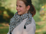 Small pom pom scarf leopard