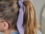 Short tail scrunchie gaze lilas