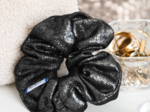 Scrunchie suédine pailletée argent