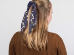 Short tail scrunchie pensées marines