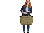 Tote bag with a zip hen facet
