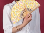 Hand-held fan mimosa jaune rose
