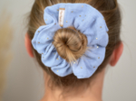 Scrunchie gaze pois or bleu baltique
