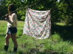 Pom pom scarf cerise en fleur