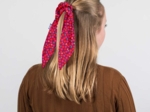 Short tail scrunchie pompons cerise