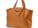 Tote bag with a zip caramel golden straw