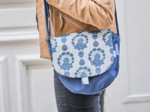 Flap of small shoulder bag lotus vert
