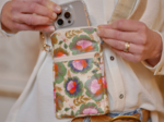 Quilted phone pocket fleur de thé