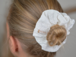 Scrunchie starry white english embroidery 