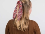 Short tail scrunchie tapis rouge