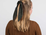 Short tail scrunchie glitter black